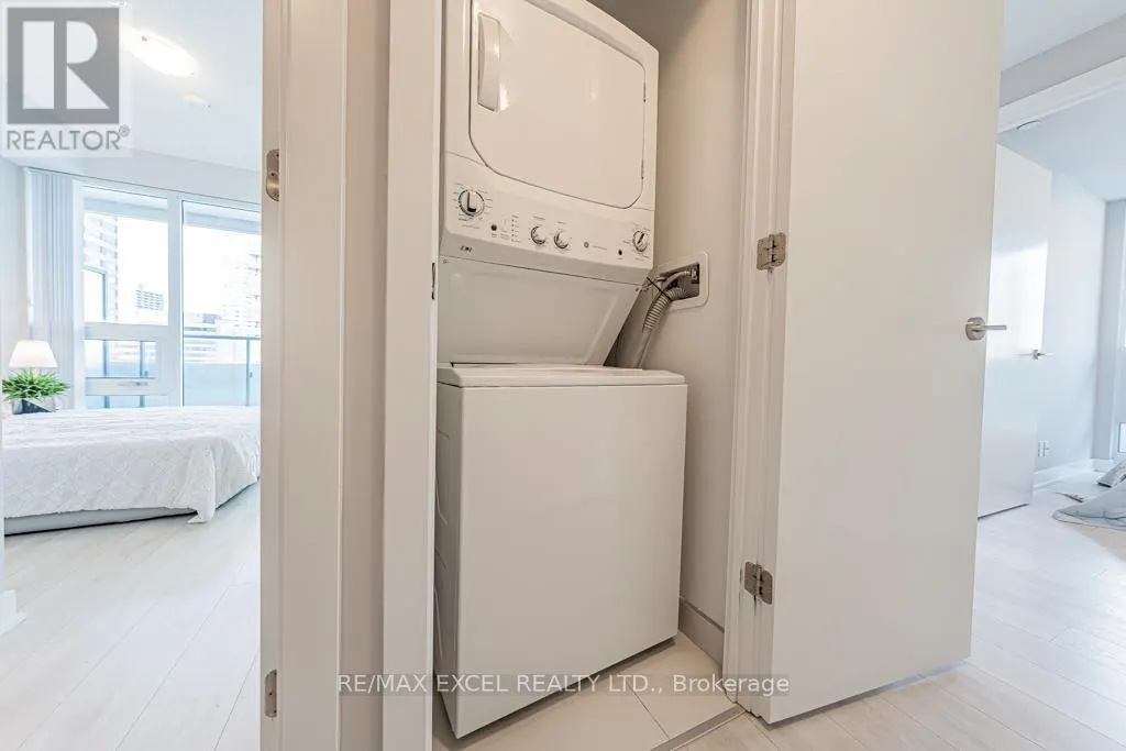 1302 - 2221 YONGE STREET