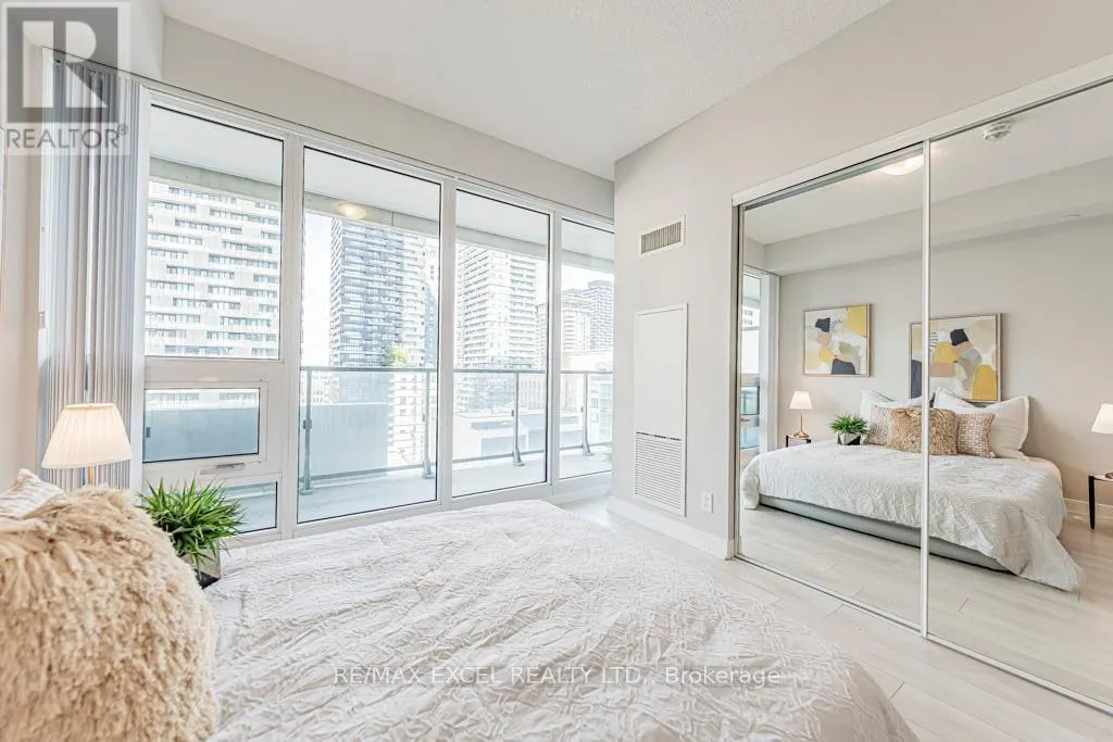 1302 - 2221 YONGE STREET