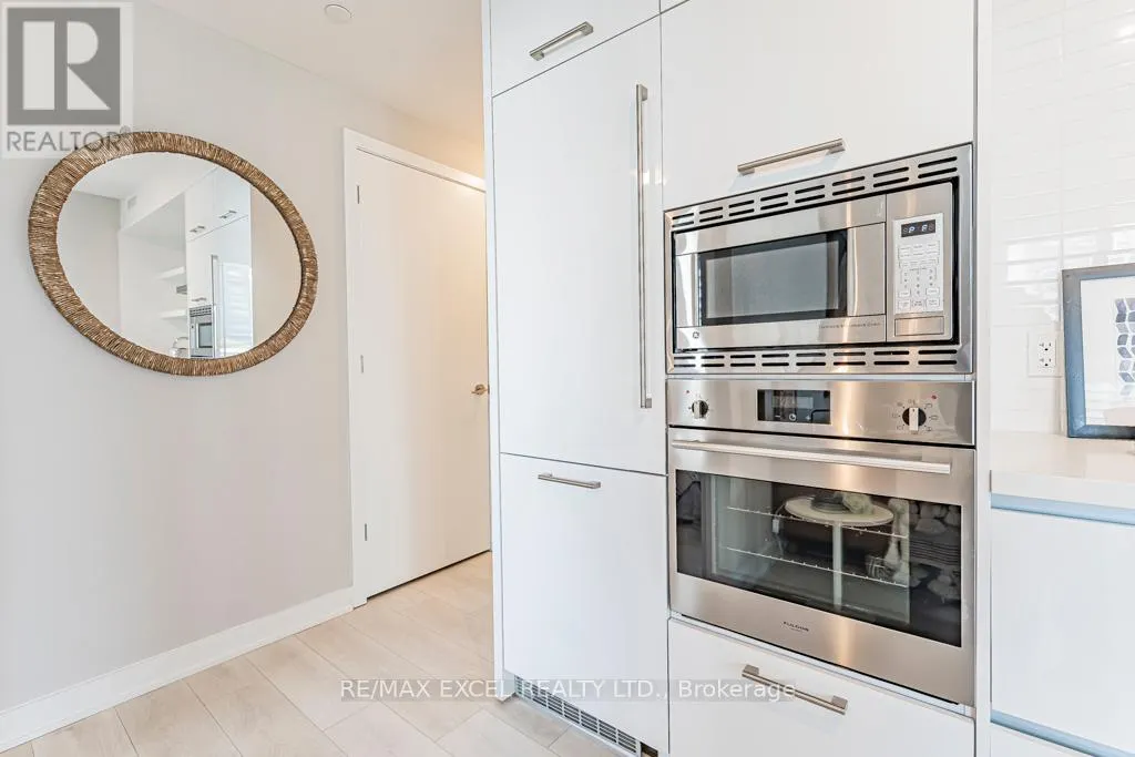 1302 - 2221 YONGE STREET