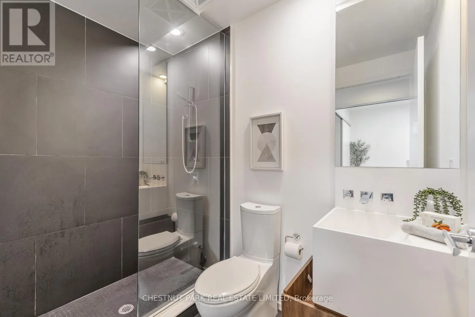303 - 1 BLOOR STREET E