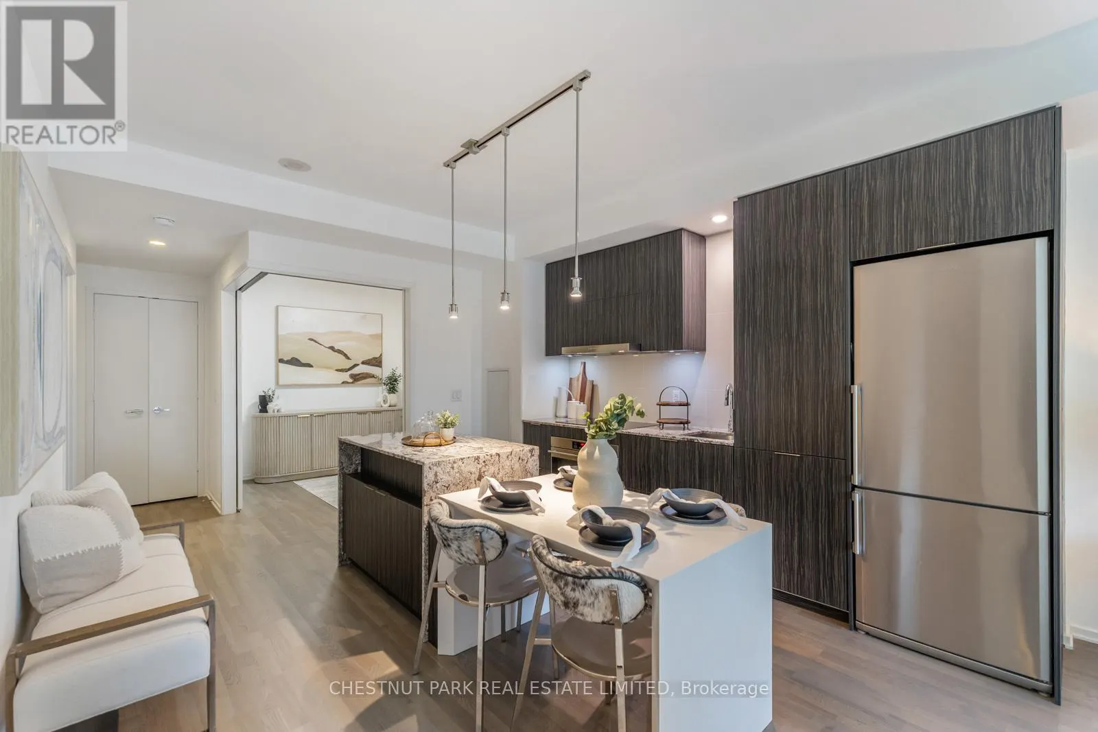 303 - 1 BLOOR STREET E