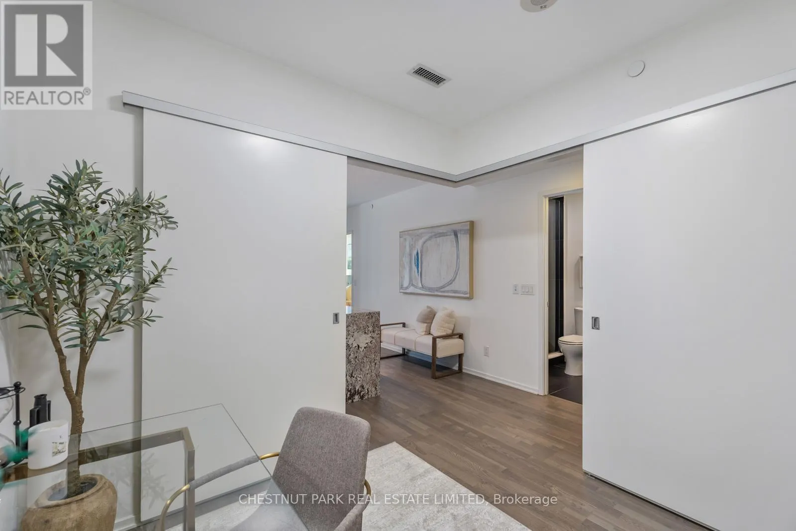 303 - 1 BLOOR STREET E