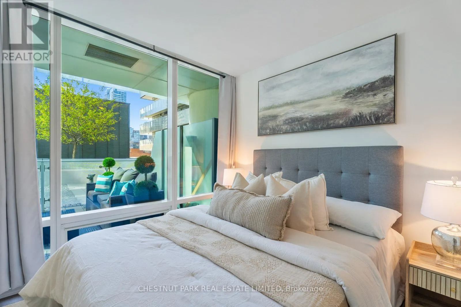 303 - 1 BLOOR STREET E