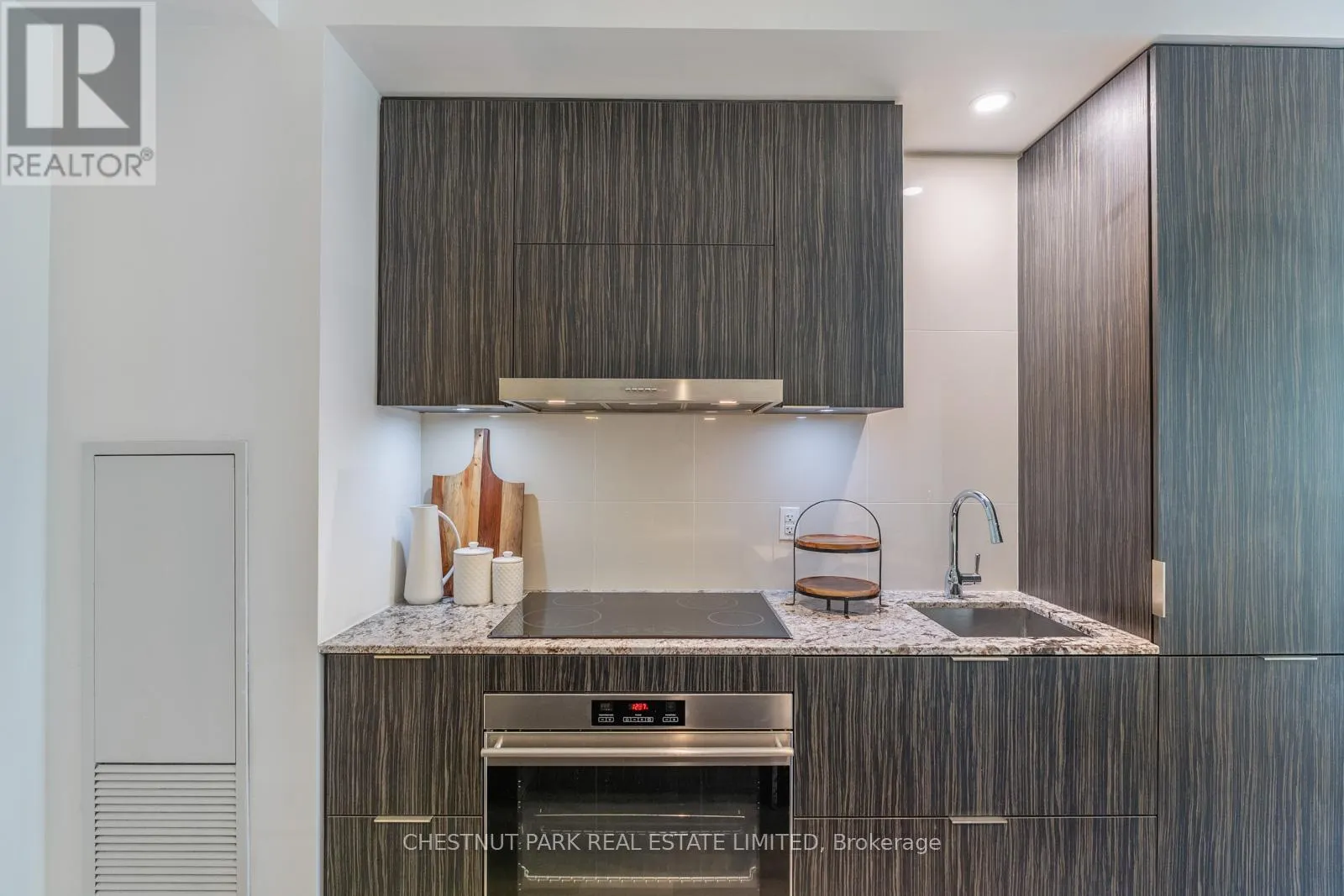 303 - 1 BLOOR STREET E