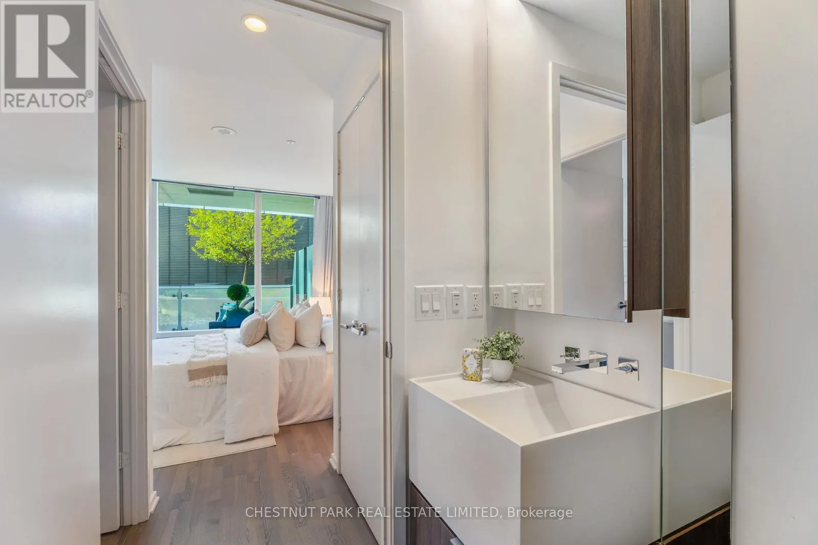 303 - 1 BLOOR STREET E
