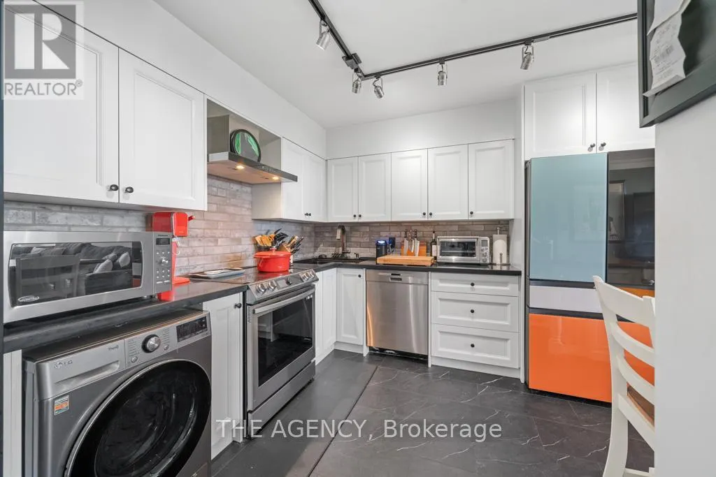 1207 - 5949 YONGE STREET