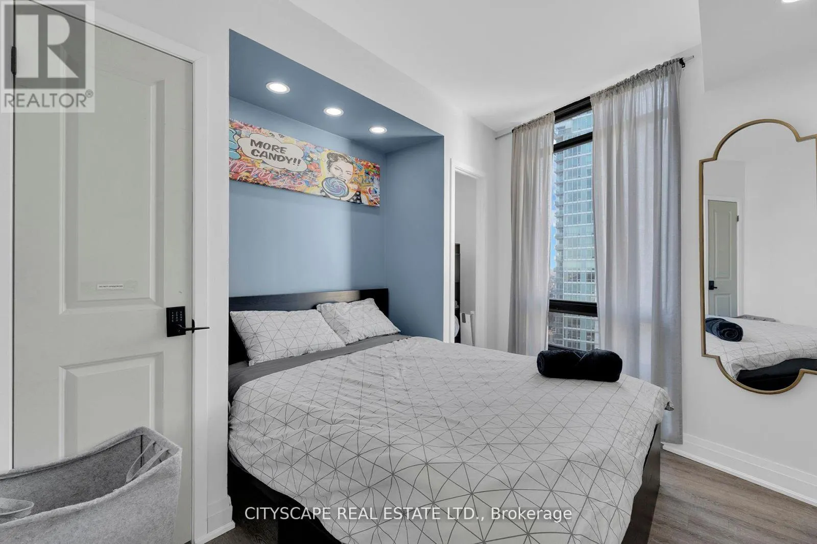 2308 - 3 NAVY WHARF COURT N
