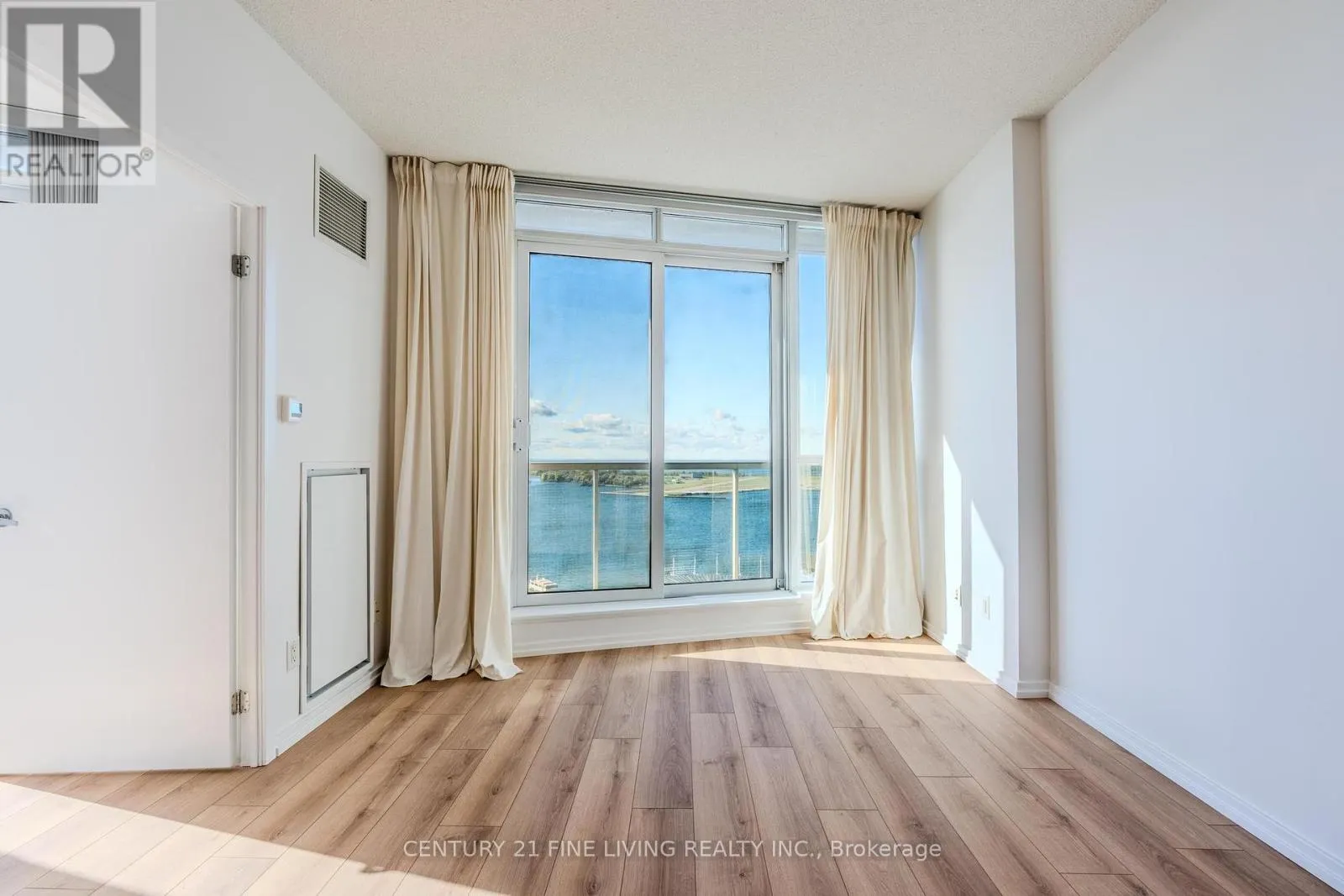 2407 - 208 QUEENS QUAY W