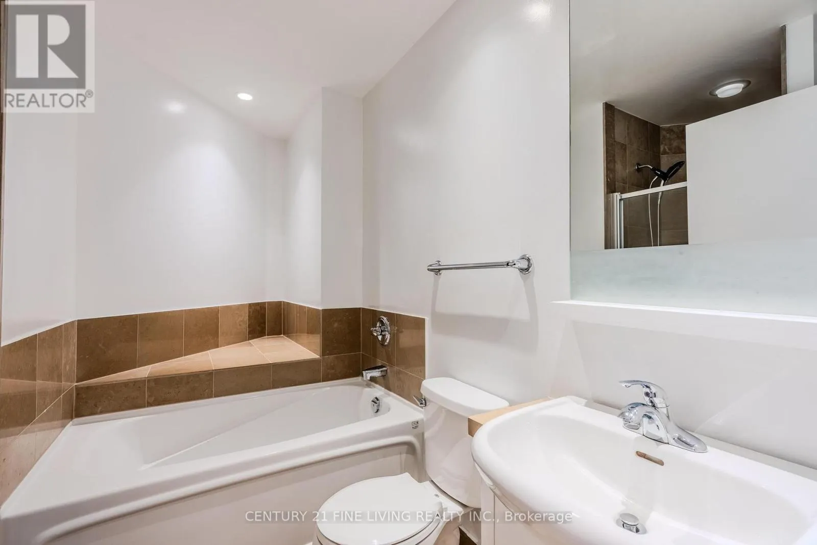 2407 - 208 QUEENS QUAY W