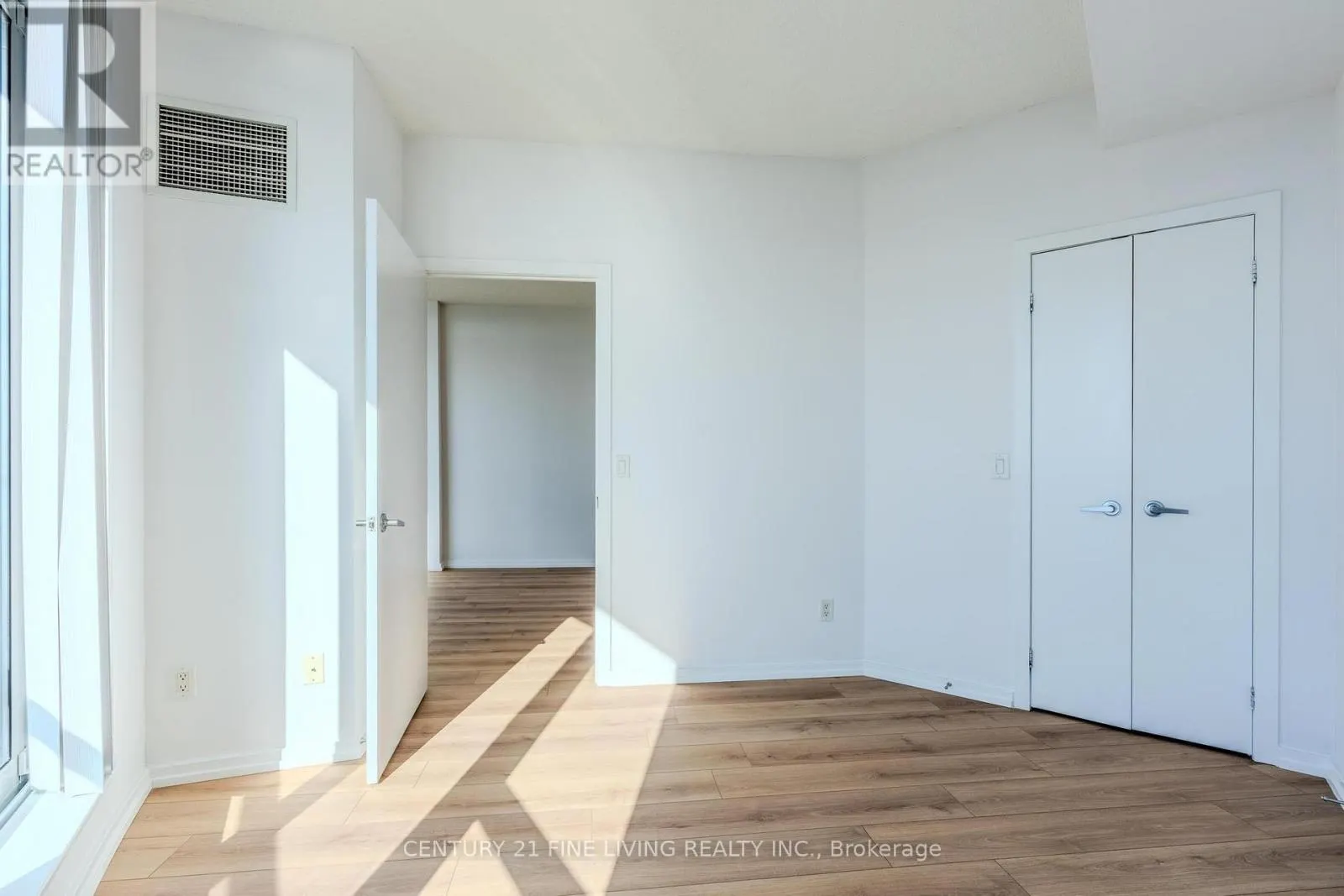 2407 - 208 QUEENS QUAY W