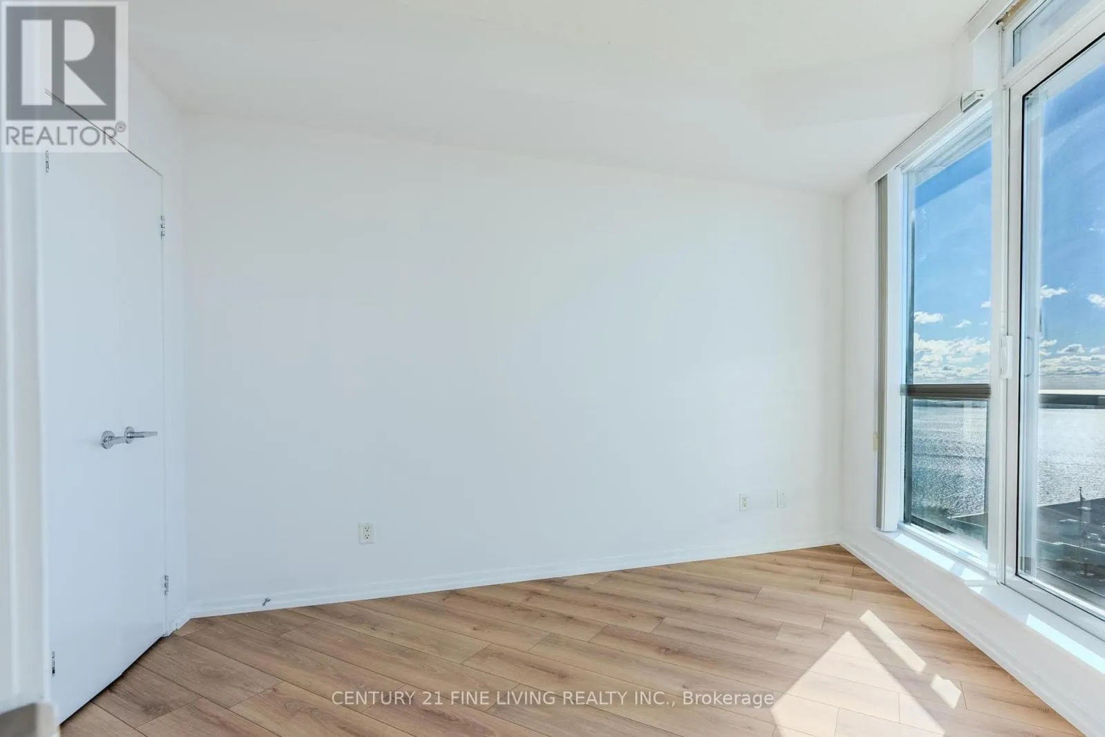 2407 - 208 QUEENS QUAY W