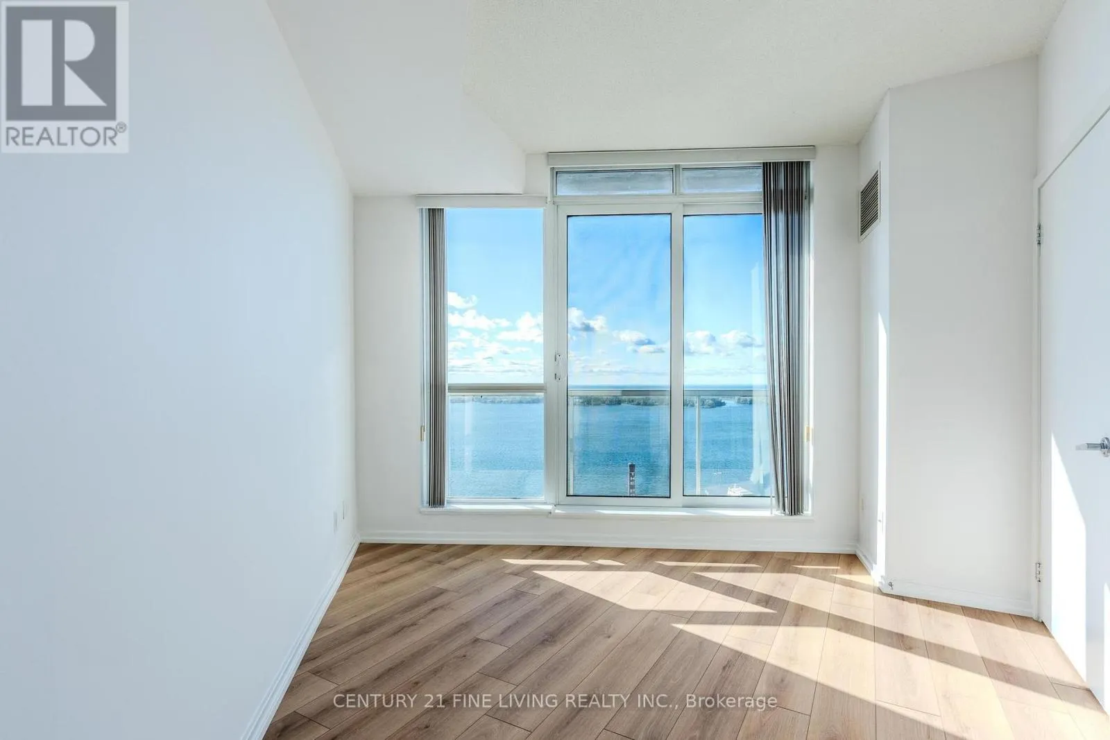 2407 - 208 QUEENS QUAY W