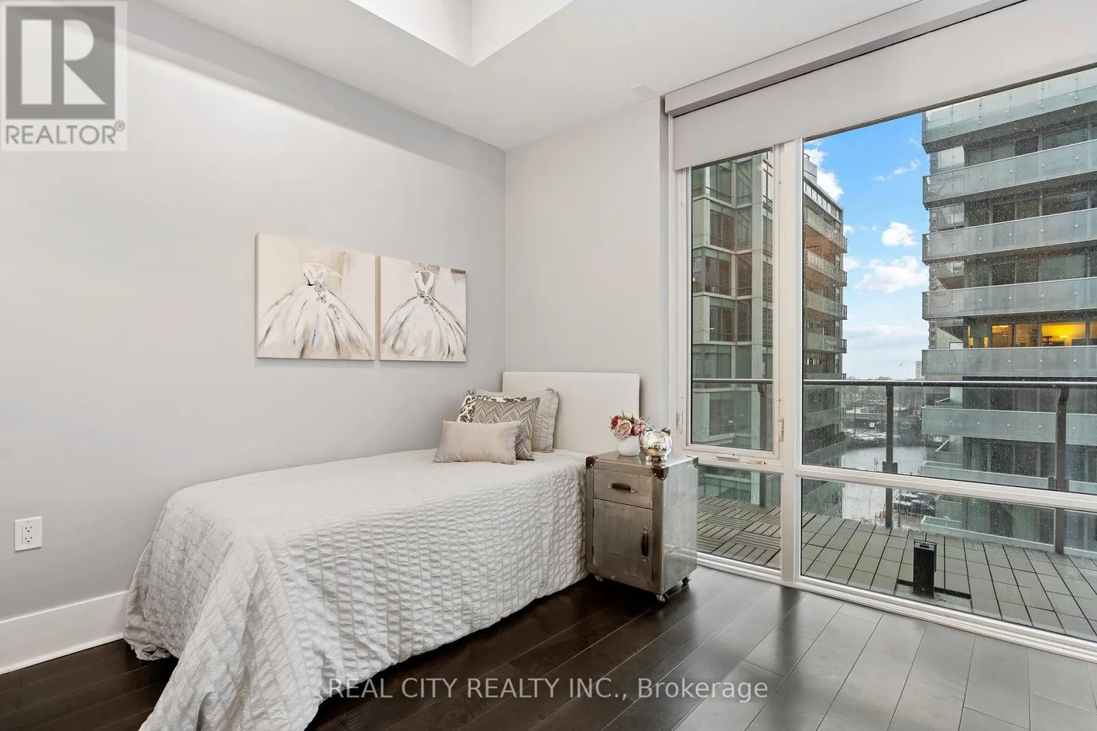 626 - 29 QUEENS QUAY E