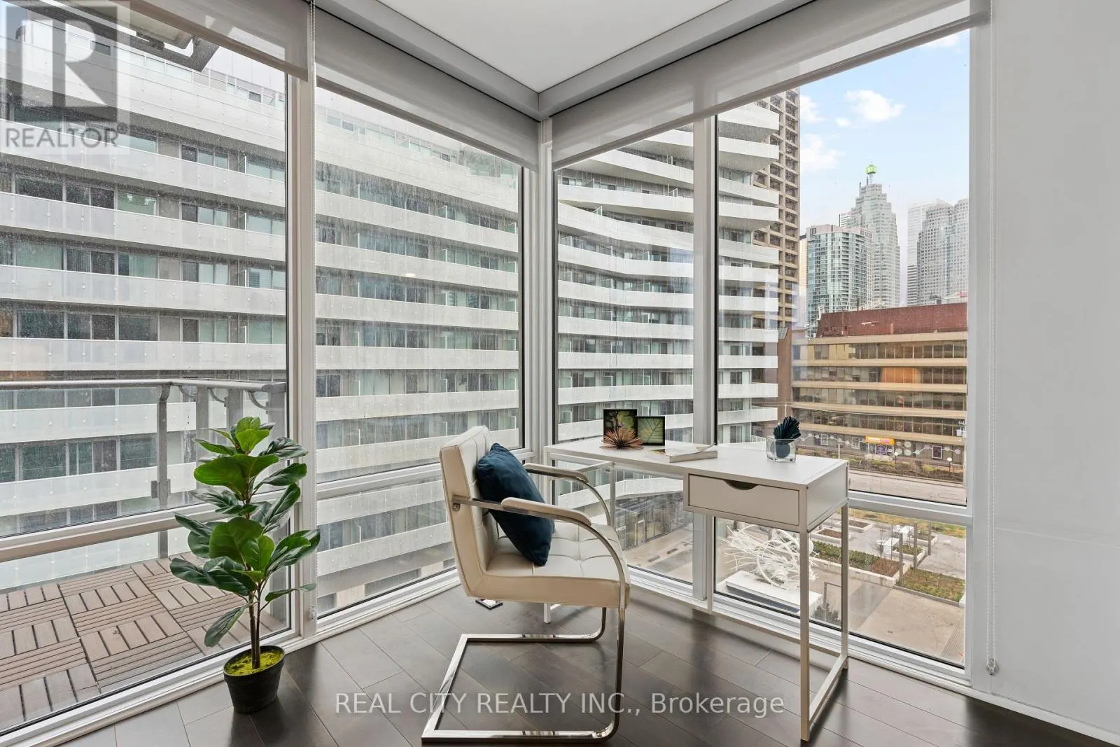 626 - 29 QUEENS QUAY E