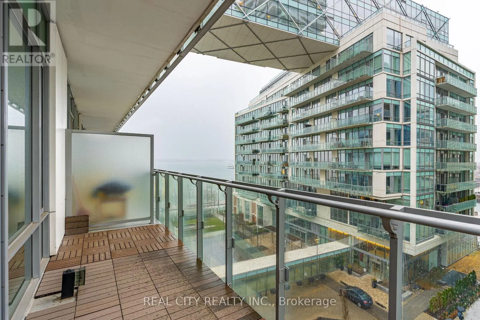 626 - 29 QUEENS QUAY E