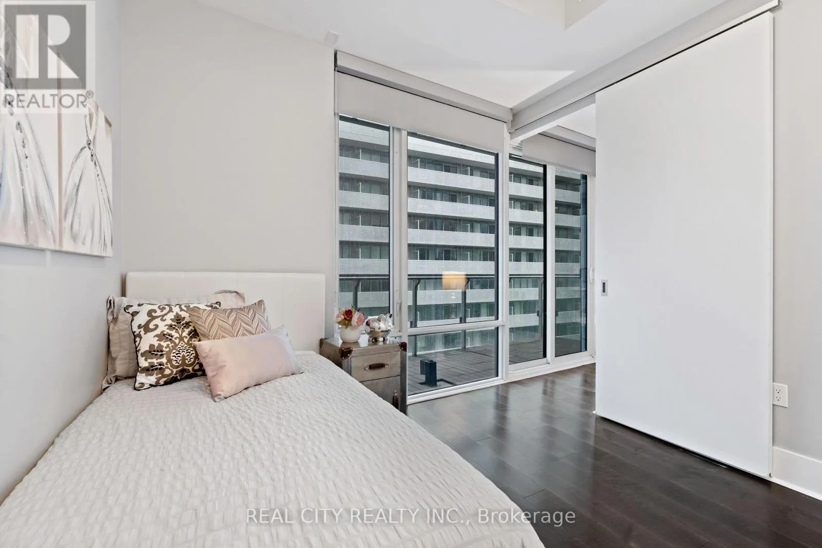 626 - 29 QUEENS QUAY E