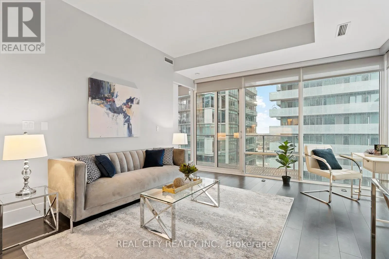 626 - 29 QUEENS QUAY E