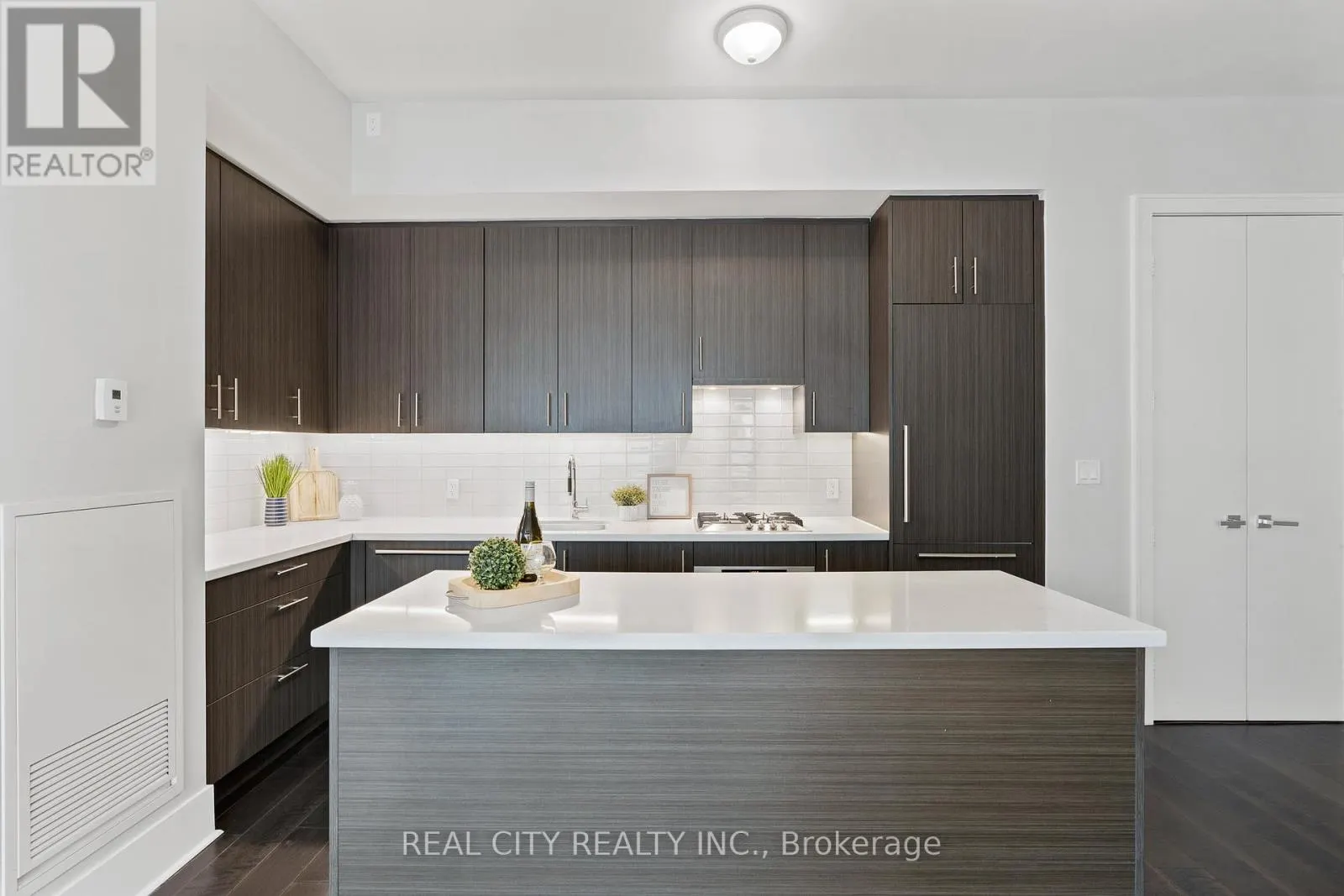 626 - 29 QUEENS QUAY E