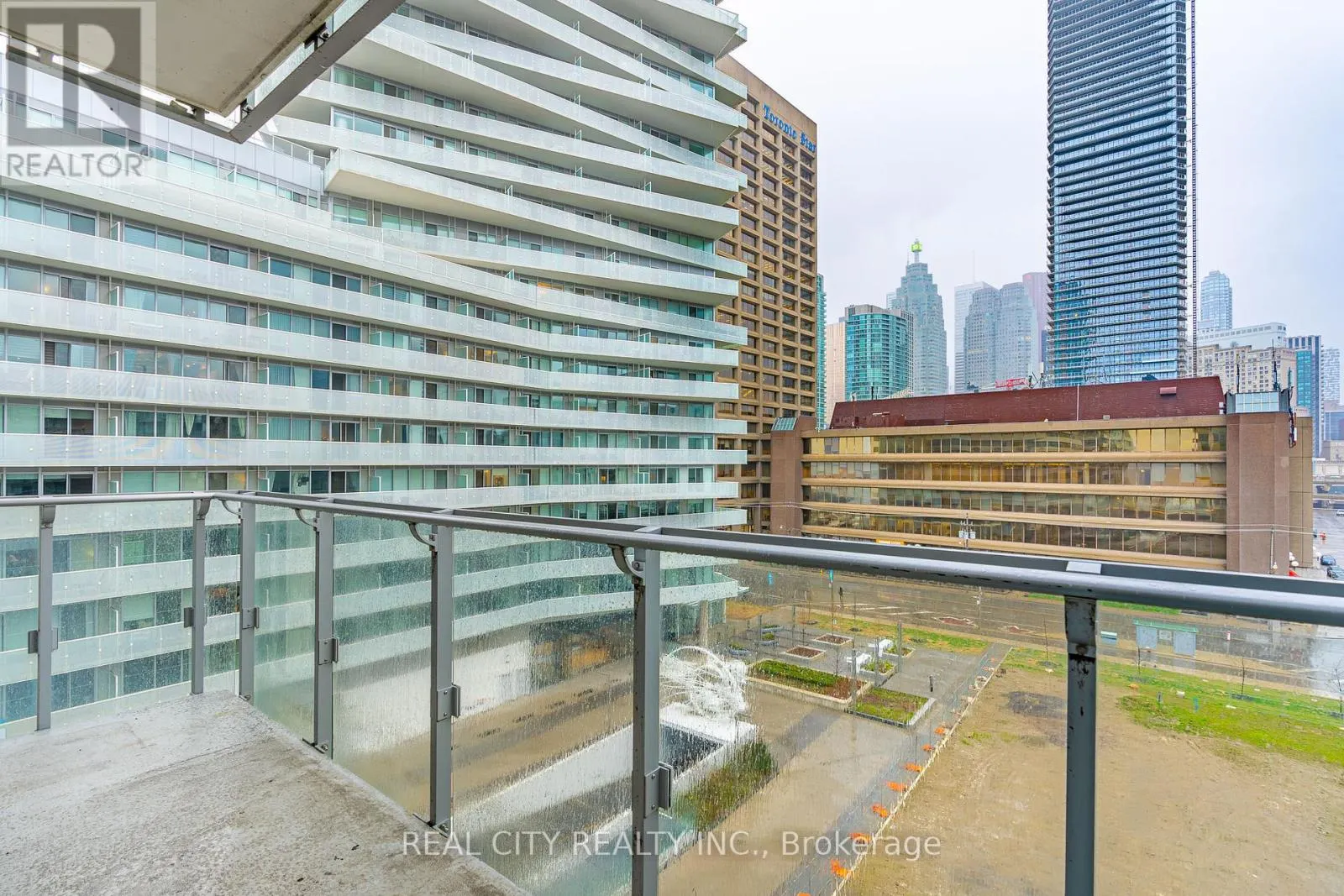 626 - 29 QUEENS QUAY E