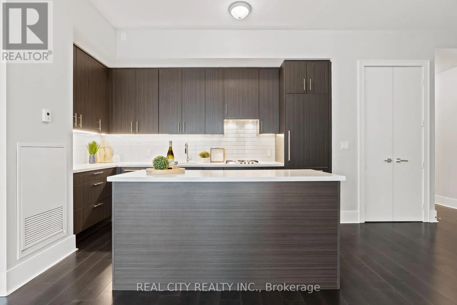 626 - 29 QUEENS QUAY E