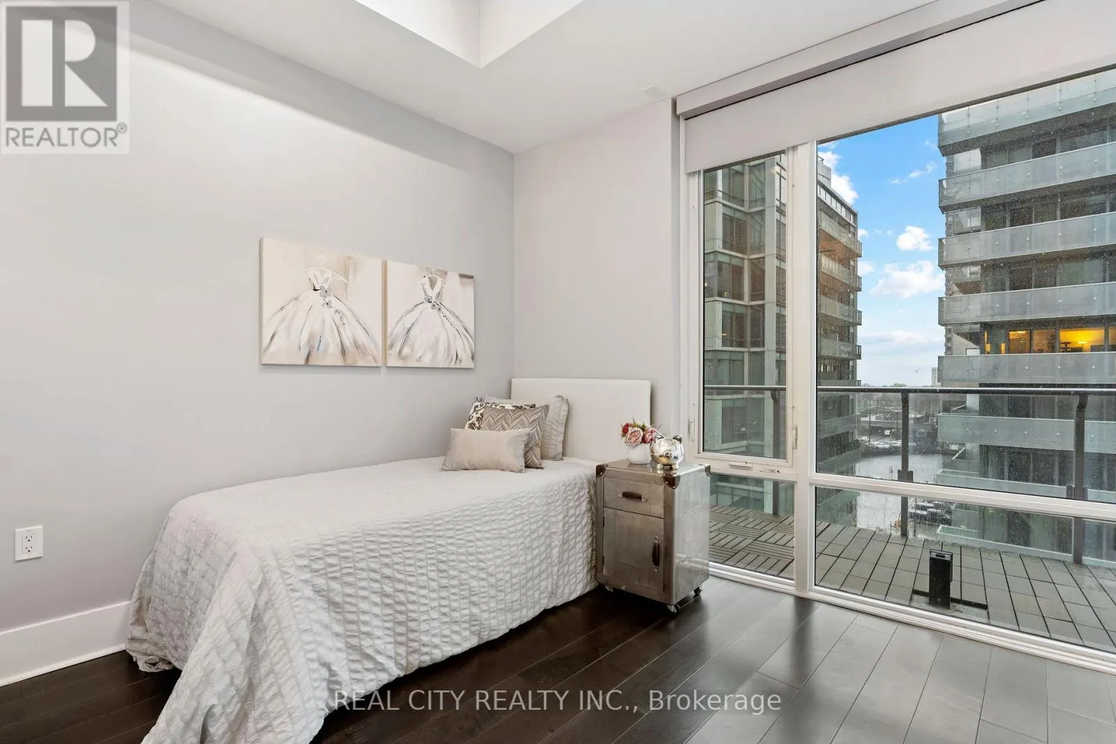 626 - 29 QUEENS QUAY E