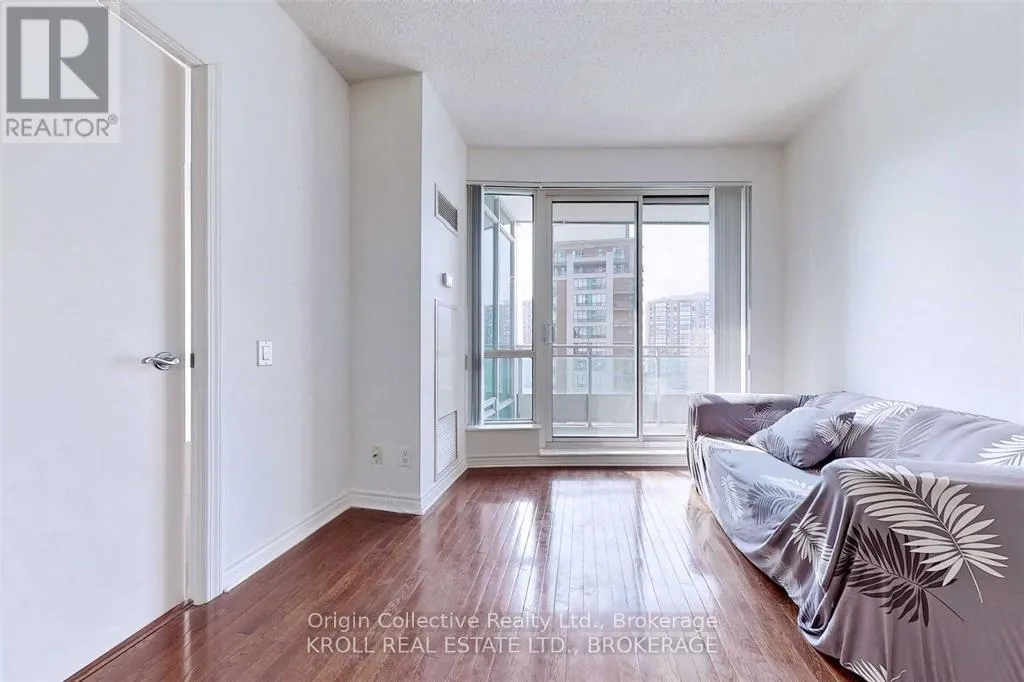 812 - 60 BYNG AVENUE