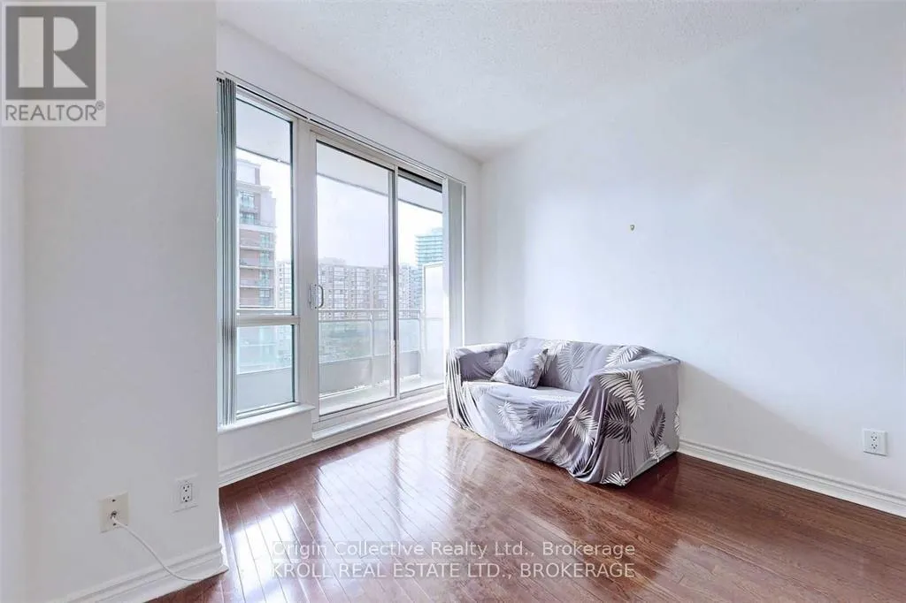 812 - 60 BYNG AVENUE