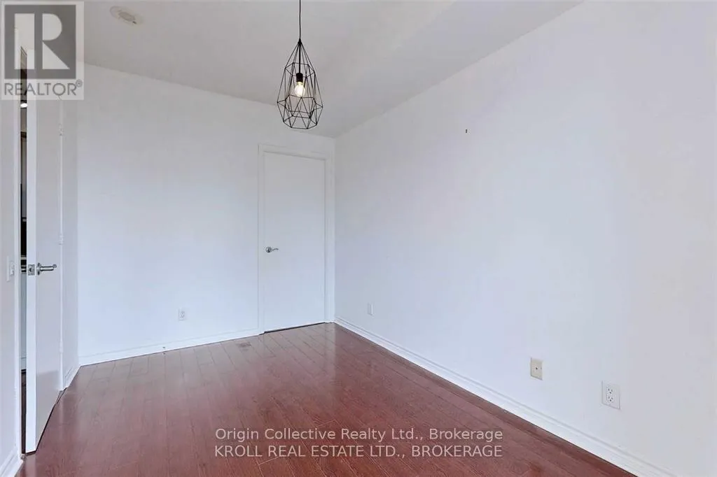 812 - 60 BYNG AVENUE