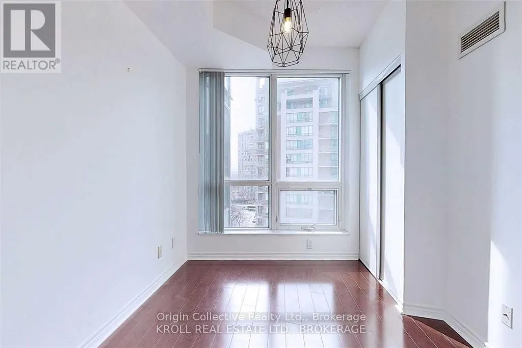812 - 60 BYNG AVENUE