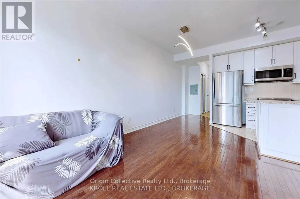 812 - 60 BYNG AVENUE
