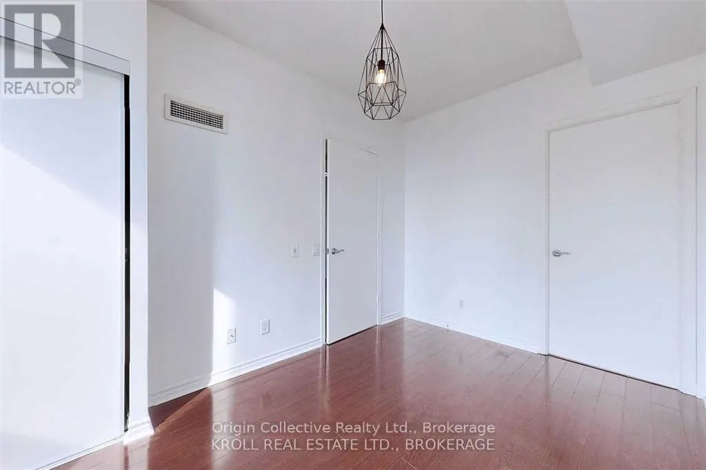 812 - 60 BYNG AVENUE