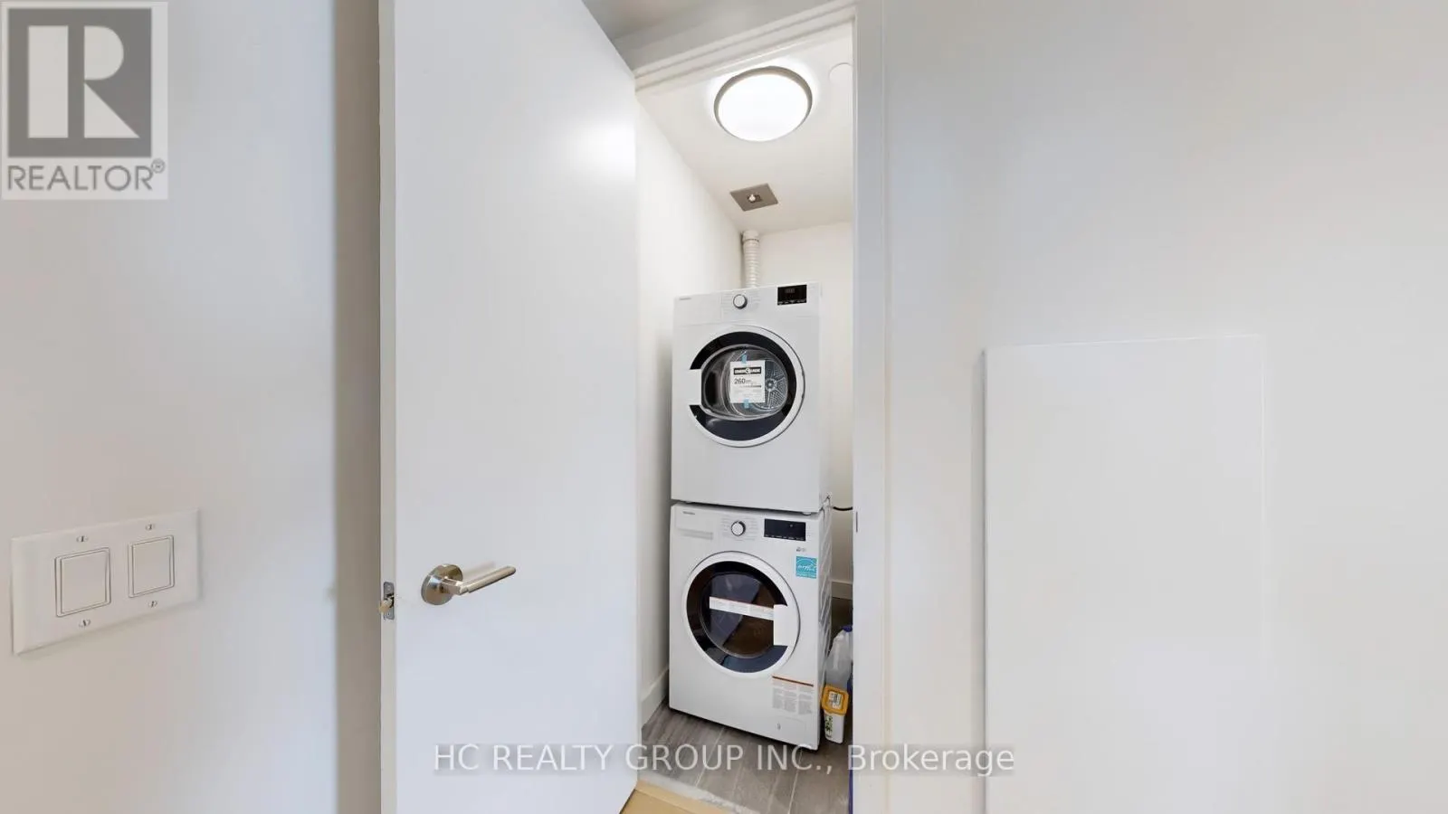 1605 - 81 WELLESLEY STREET E