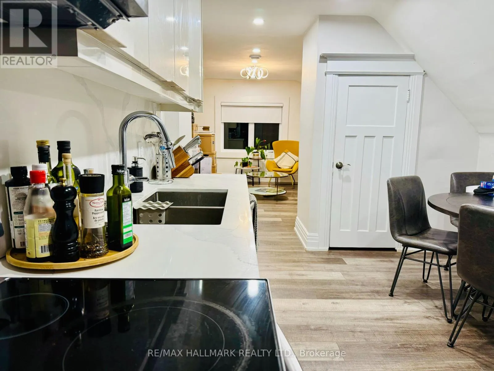 3RD FL - 193 HEATH STREET W