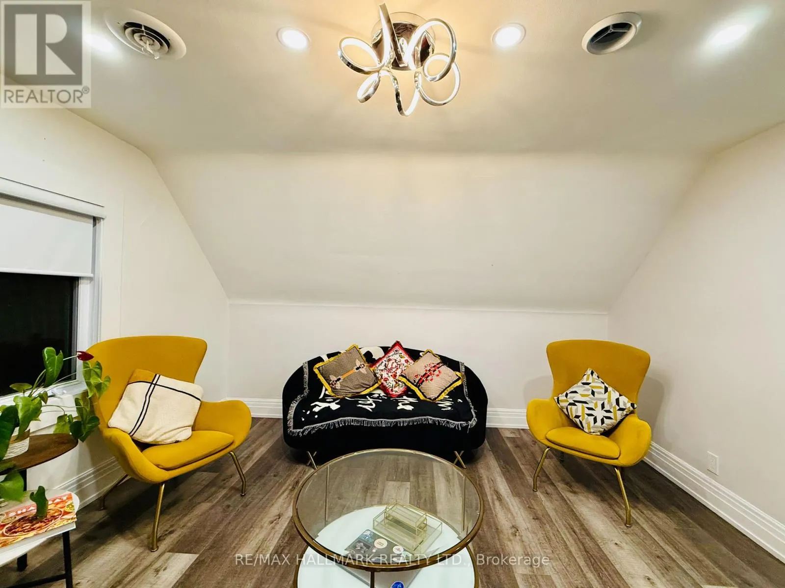 3RD FL - 193 HEATH STREET W
