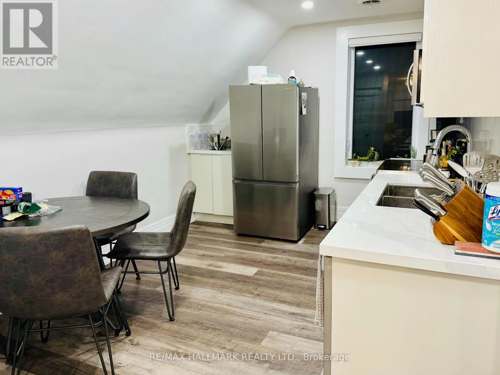 3RD FL - 193 HEATH STREET W