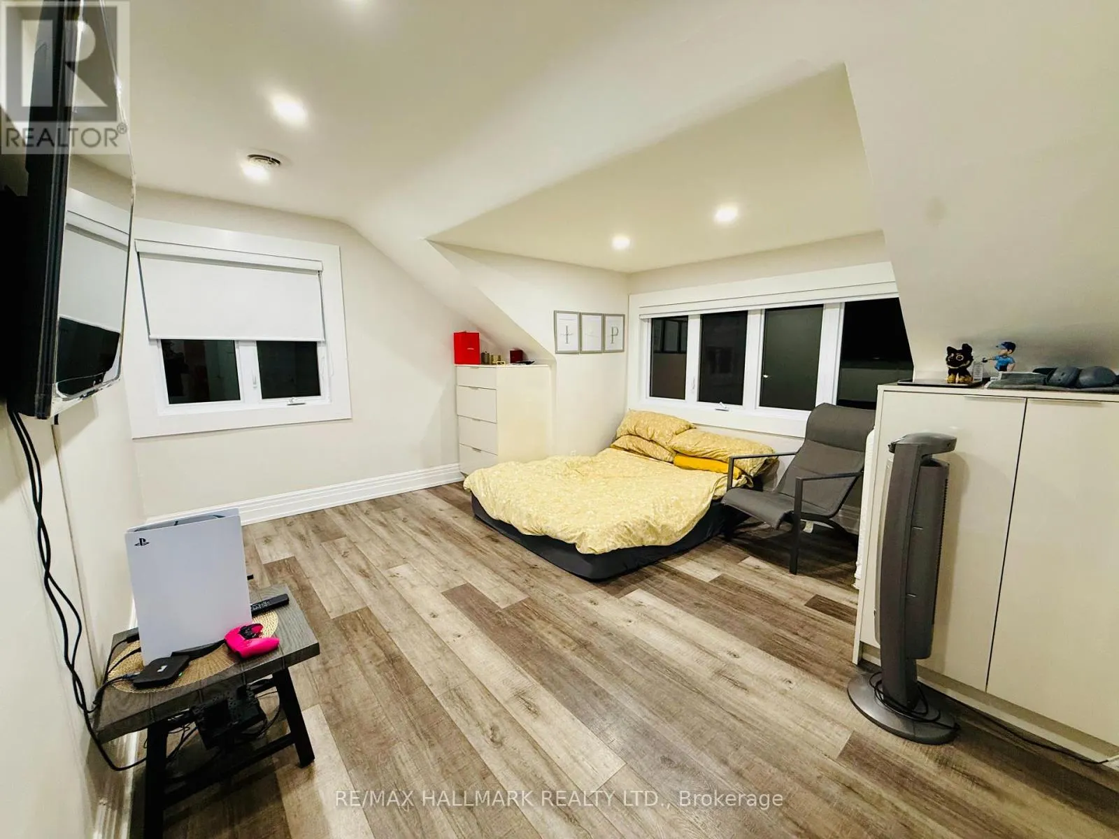 3RD FL - 193 HEATH STREET W