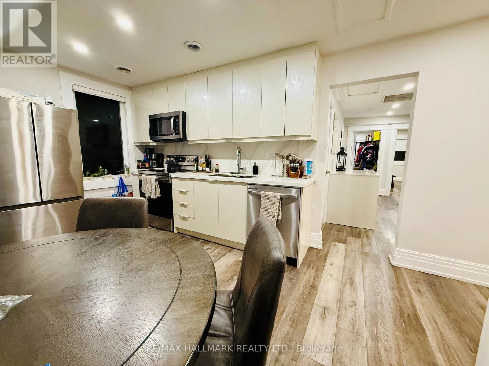 3RD FL - 193 HEATH STREET W