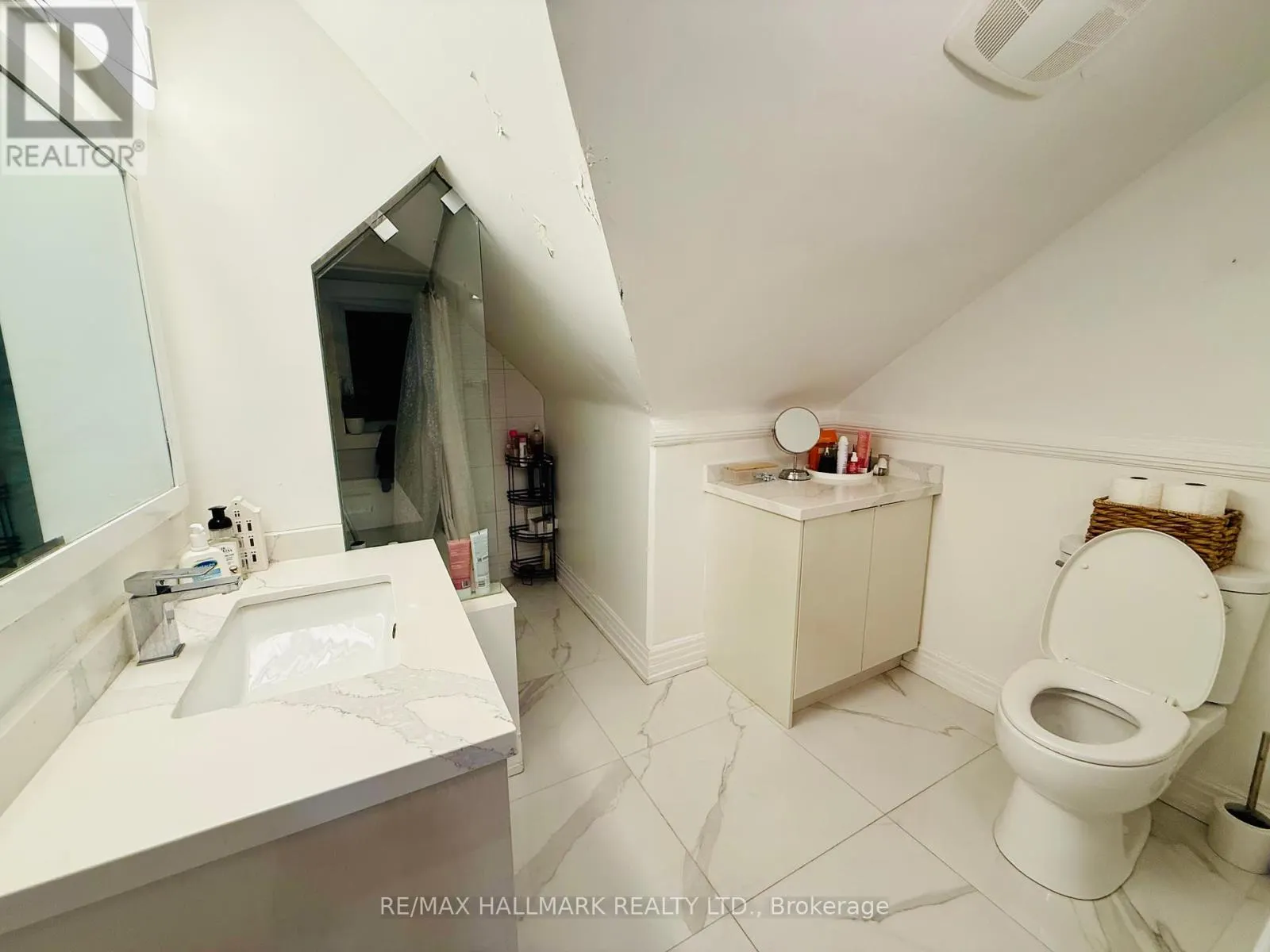 3RD FL - 193 HEATH STREET W