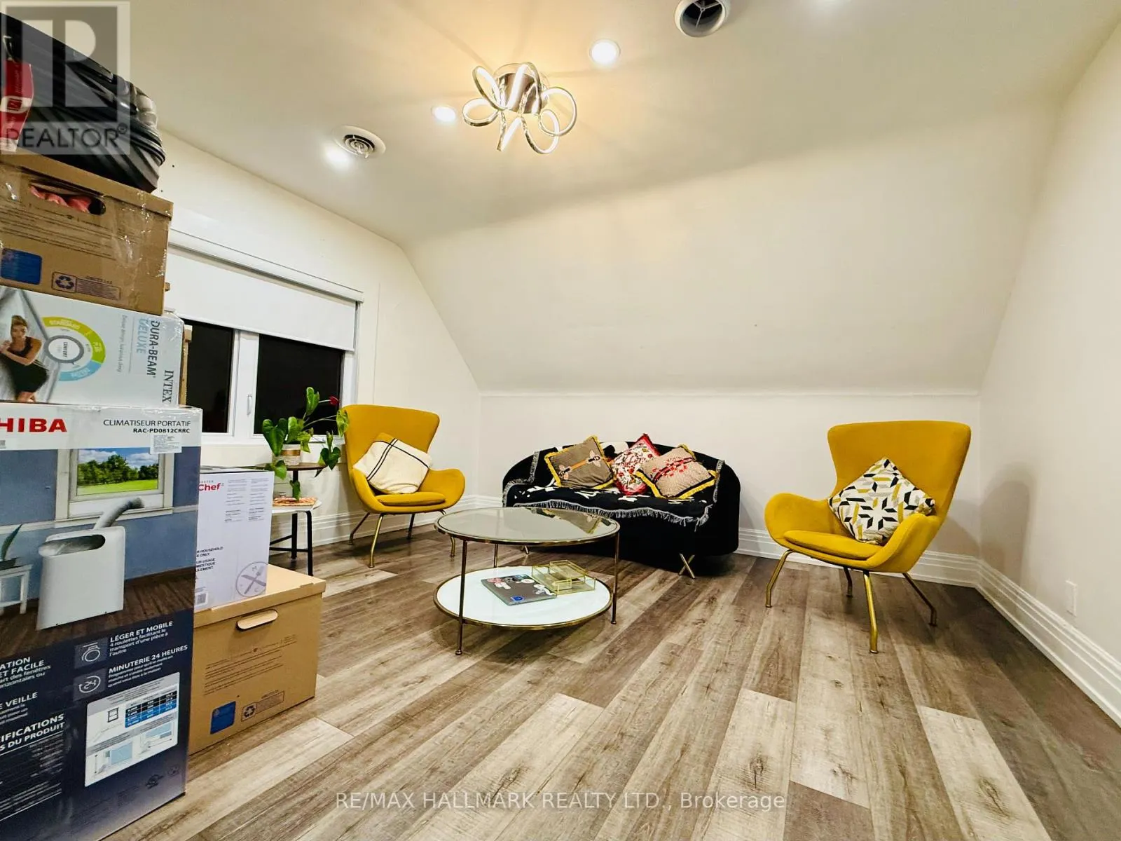 3RD FL - 193 HEATH STREET W
