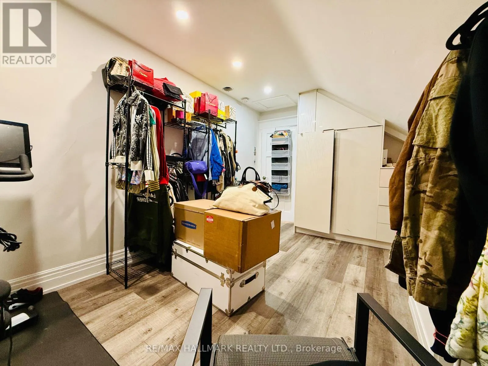 3RD FL - 193 HEATH STREET W