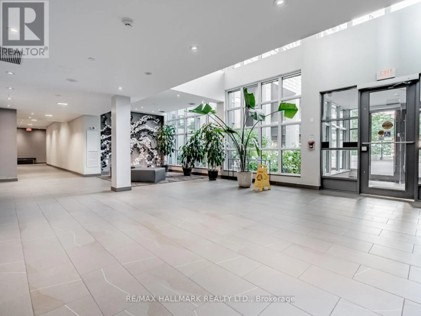 1104 - 1171 QUEEN STREET W