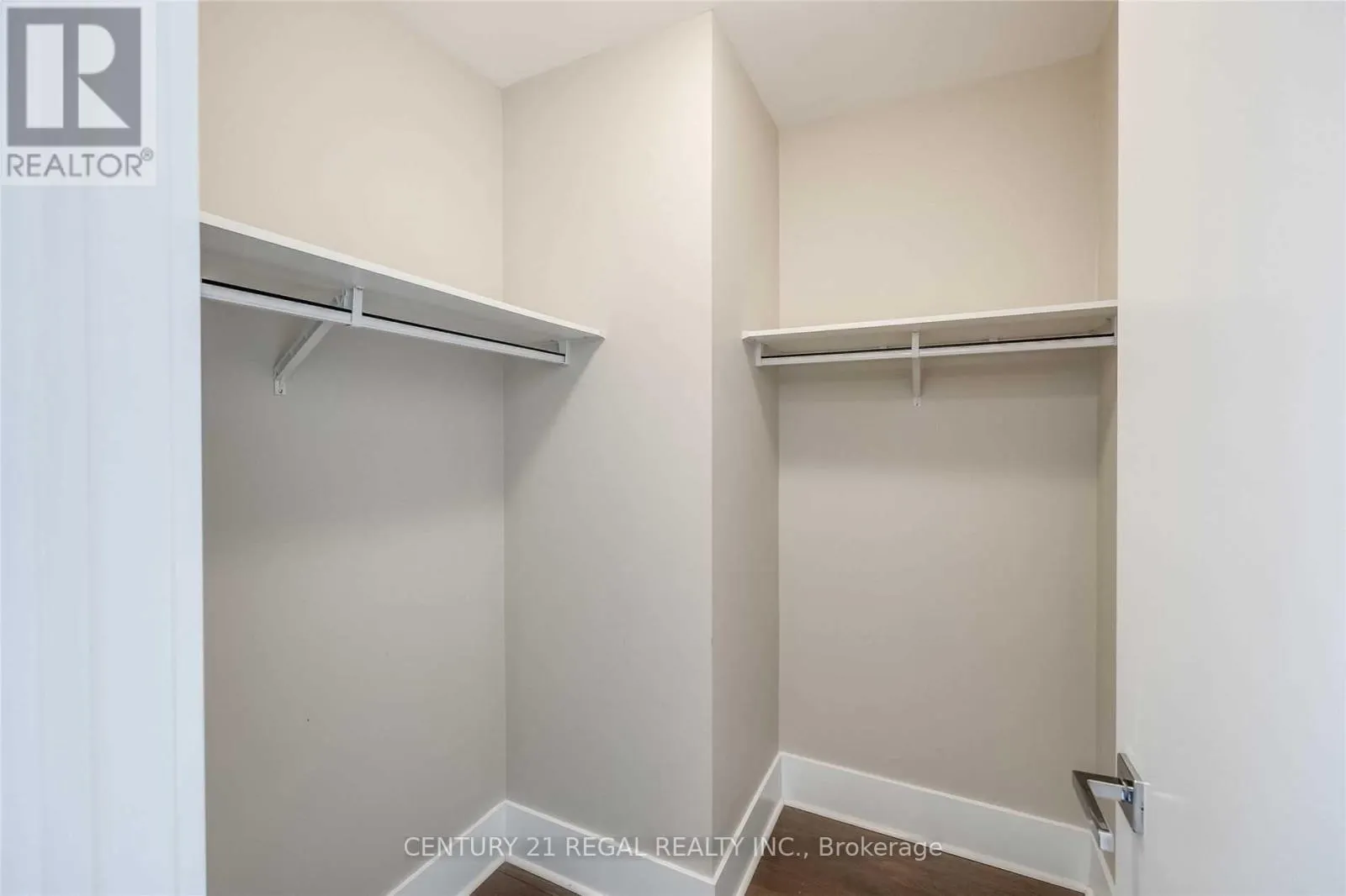 29 QUEENS QUAY E