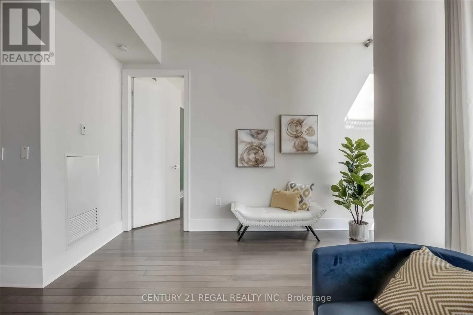 29 QUEENS QUAY E