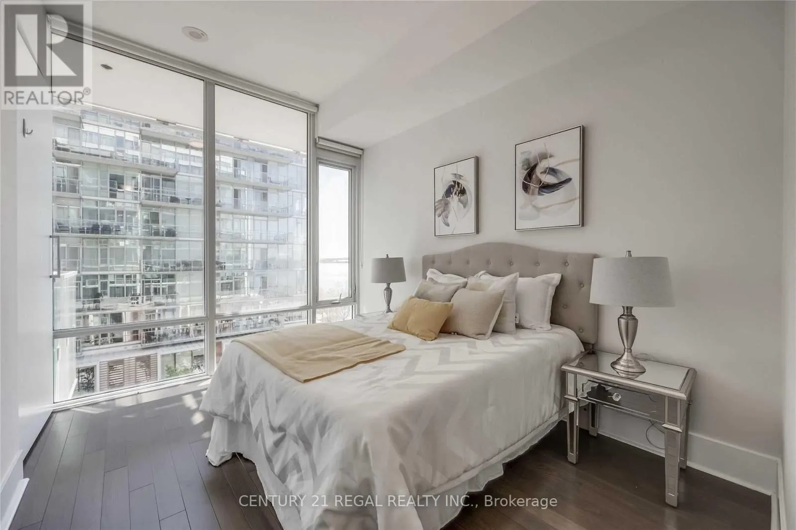 29 QUEENS QUAY E