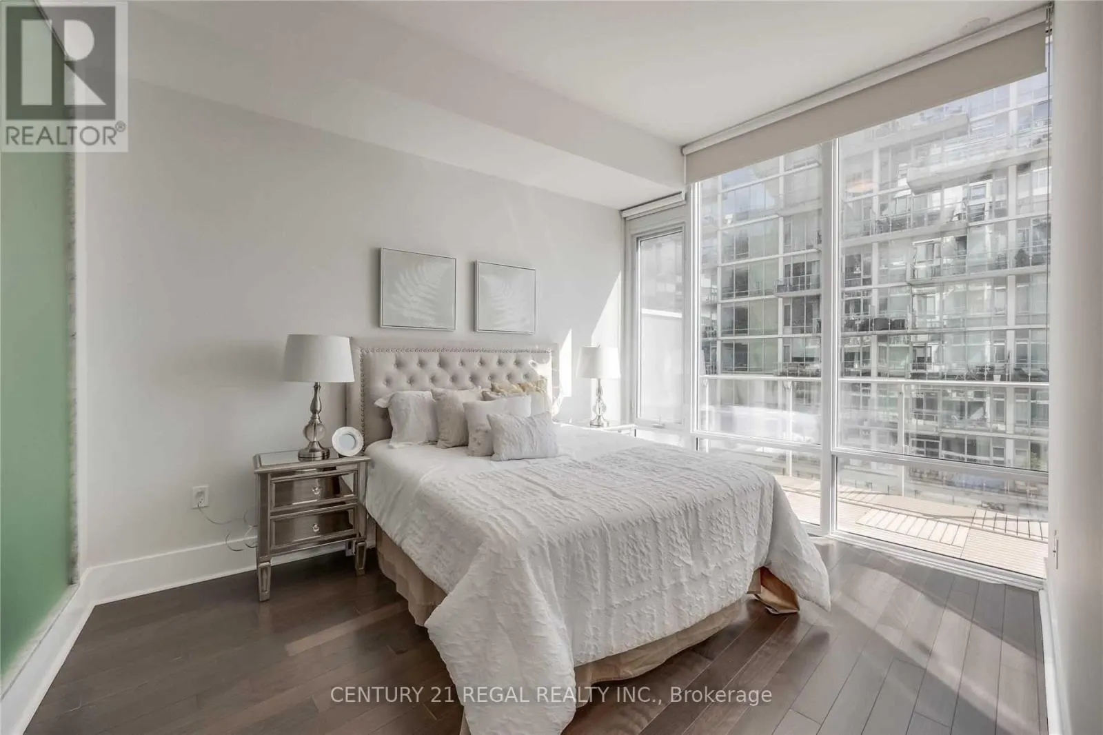 29 QUEENS QUAY E