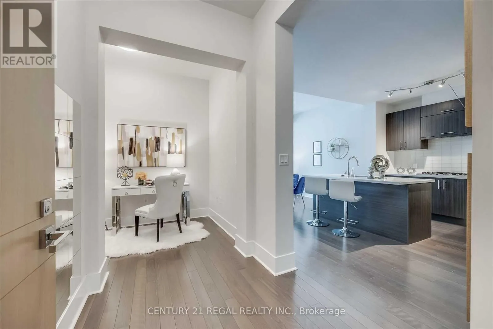 29 QUEENS QUAY E