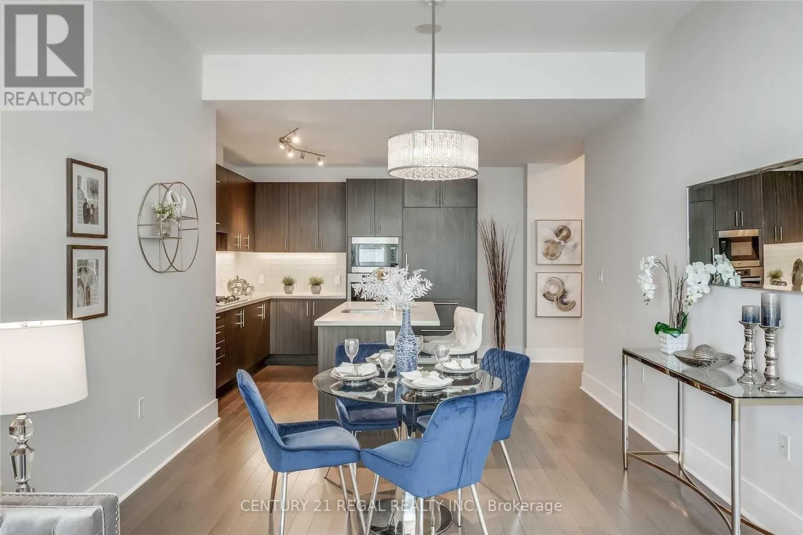 29 QUEENS QUAY E