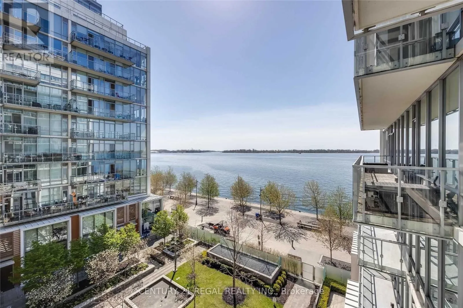 29 QUEENS QUAY E