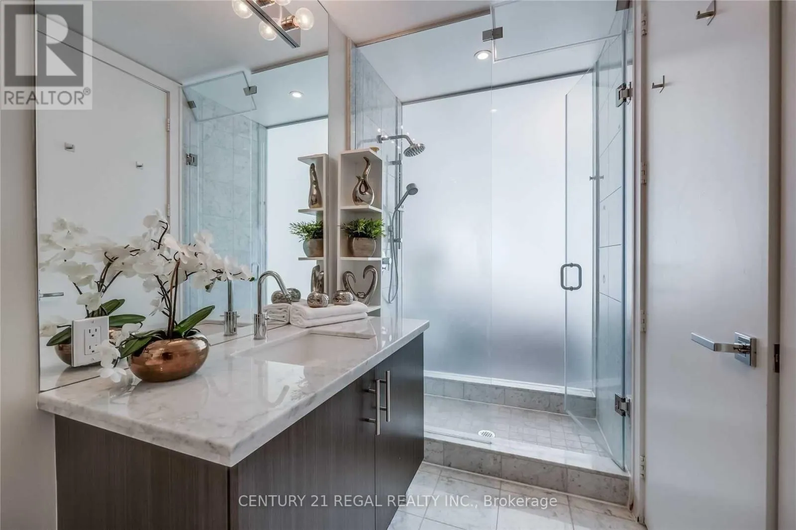 29 QUEENS QUAY E