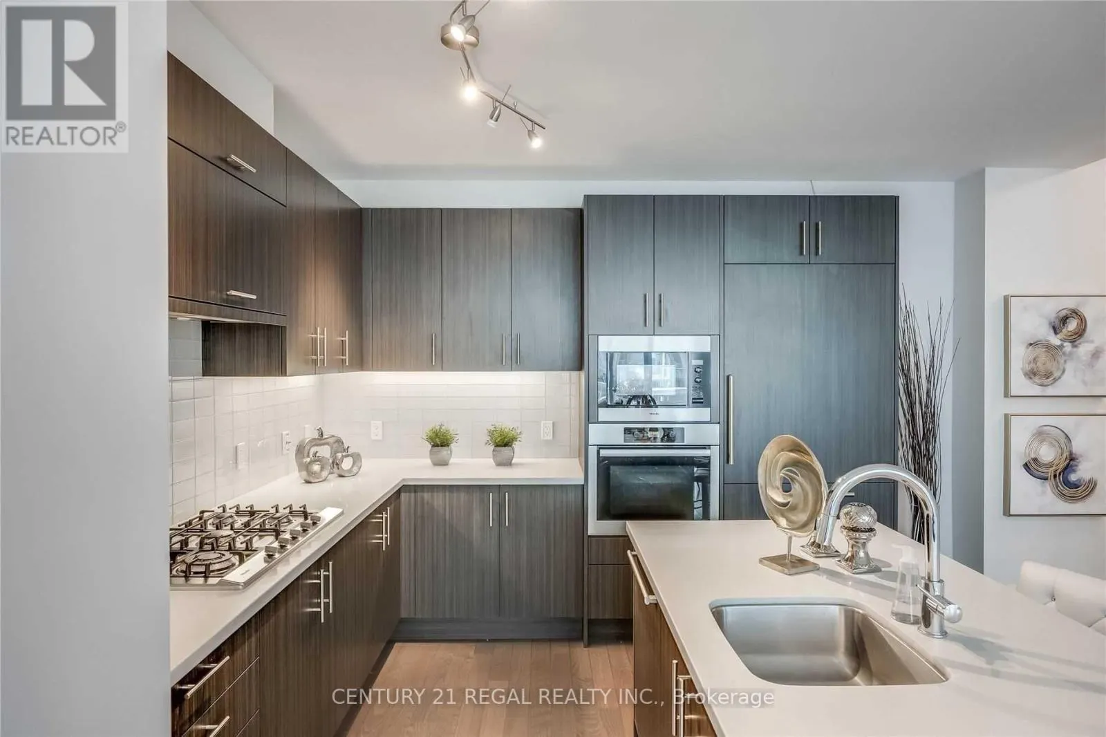 29 QUEENS QUAY E